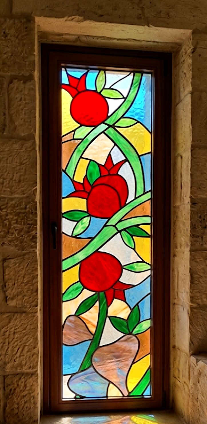 חלון הרימונים